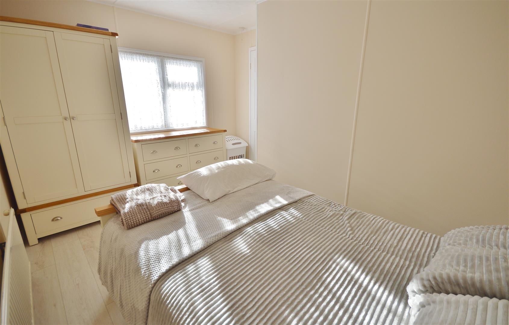 St. Osyth Road, Little Clacton Sheen's